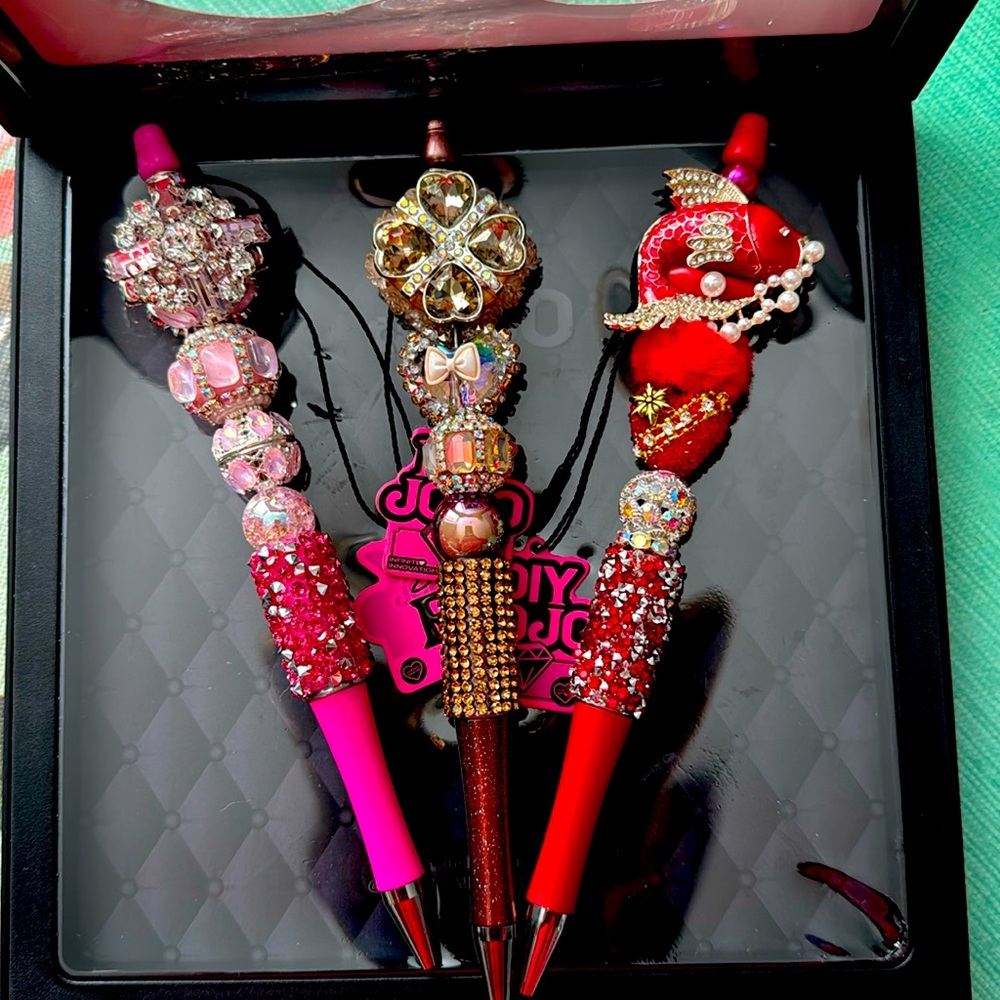 3 handmade 🖊️ pens 🥹🥰